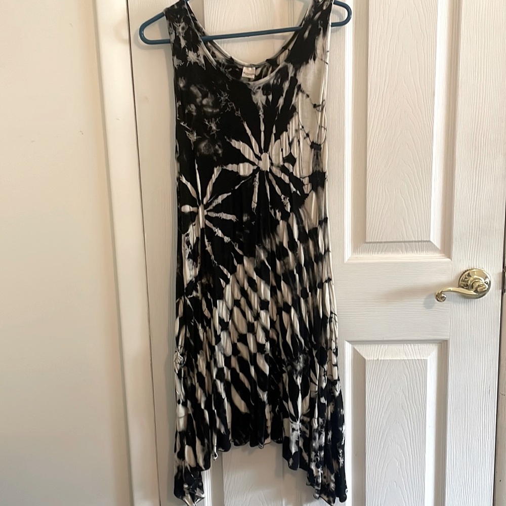 Tshirt shift tie dye dress. Some small holes that aren’t noticeable when on